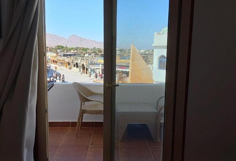 استودیوی لوکس, Club Red Dahab Motel