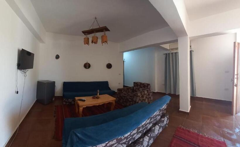 استودیوی لوکس, Club Red Dahab Motel