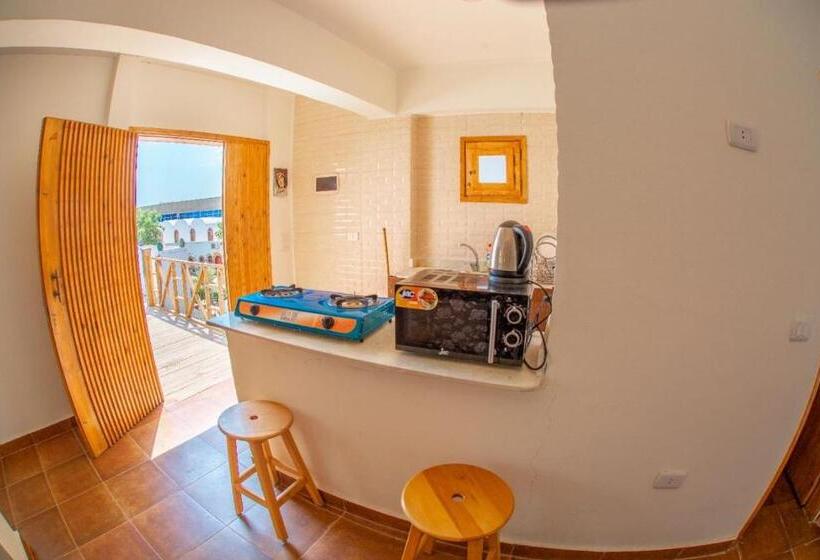 استودیوی لوکس, Club Red Dahab Motel