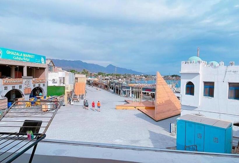 استودیوی لوکس, Club Red Dahab Motel