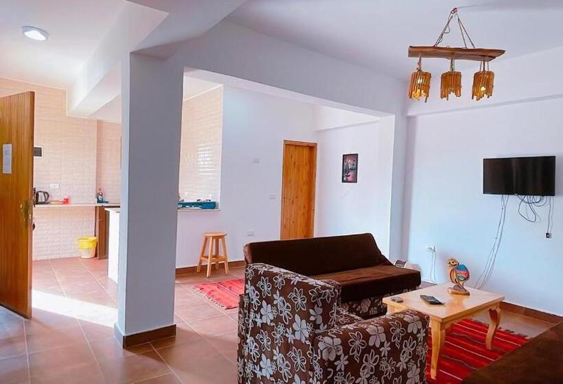 استودیوی لوکس, Club Red Dahab Motel