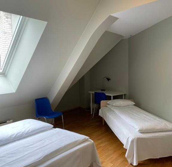 חדר סטנדרט לשלושה עם חדר אמבטיה משוף, City Hostel Bergen