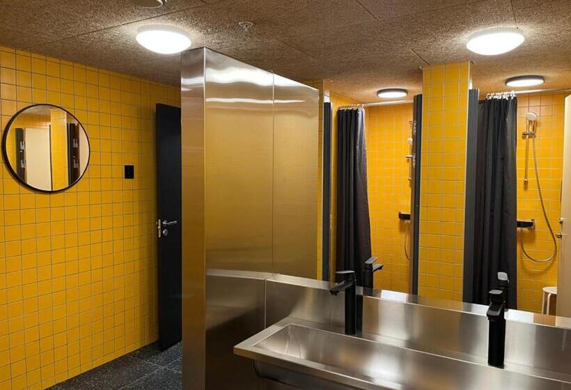 חדר סטנדרט לשלושה עם חדר אמבטיה משוף, City Hostel Bergen