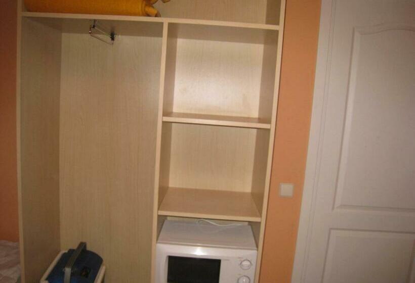 اتاق استاندارد سه نفره, Aroma Skuodiškio Užeiga