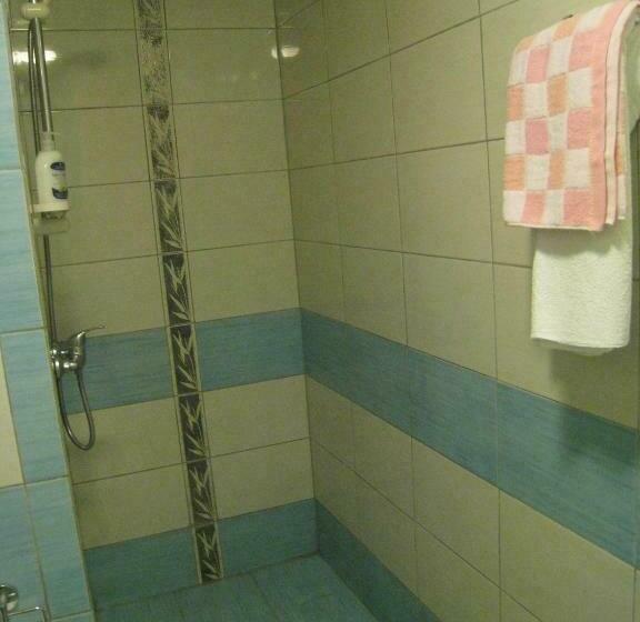 اتاق استاندارد سه نفره, Aroma Skuodiškio Užeiga