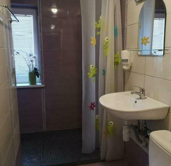 اتاق استاندارد سه نفره, Aroma Skuodiškio Užeiga