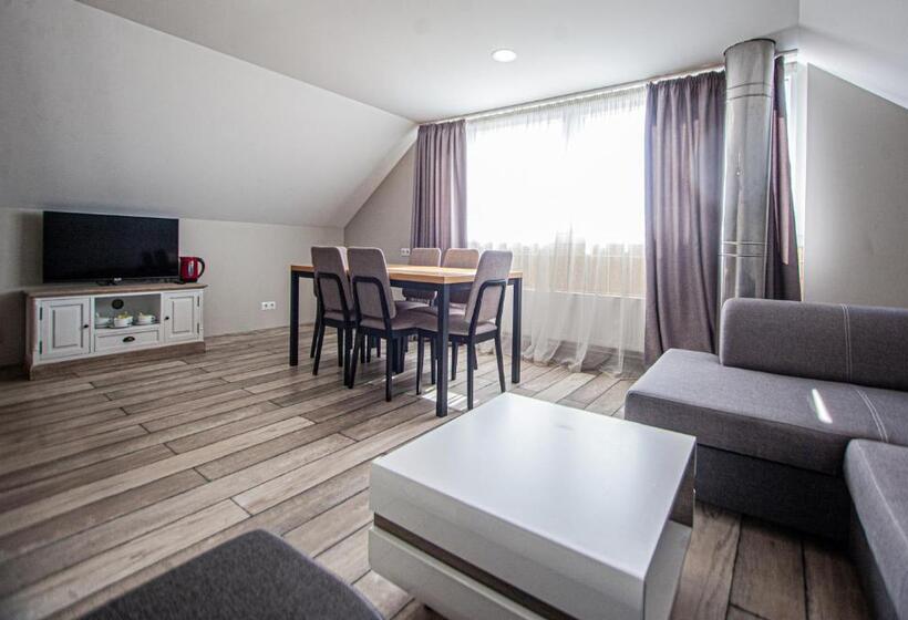 استودیو خانوادگی, Biplan