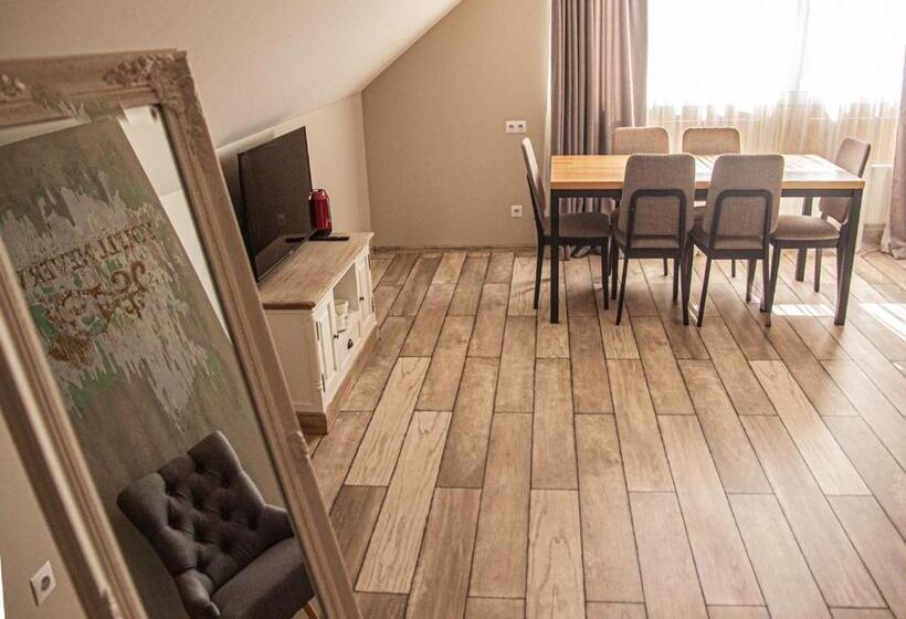 استودیو خانوادگی, Biplan