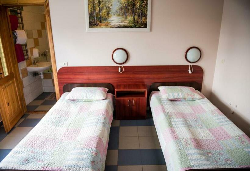 اتاق استاندارد سه نفره, Eiva