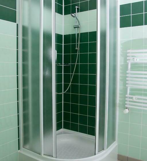 Standard Szoba, Emeran