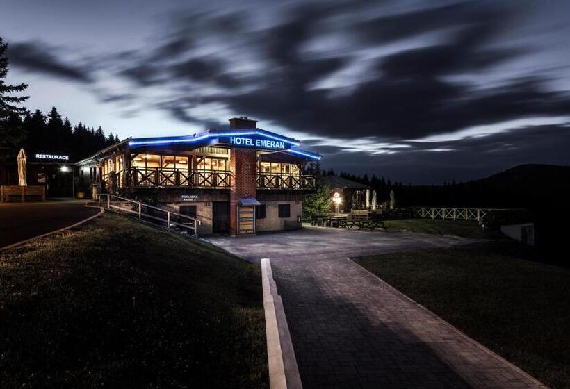 Standard Szoba Erkéllyel, Emeran