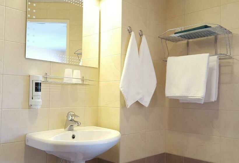 اتاق استاندارد, Emmi