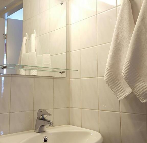 اتاق استاندارد یک نفره, Emmi