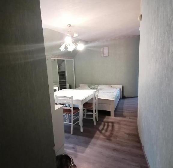 اتاق خانوادگی, Guest House Krista