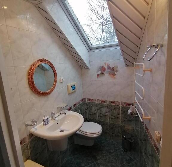 اتاق خانوادگی, Guest House Krista