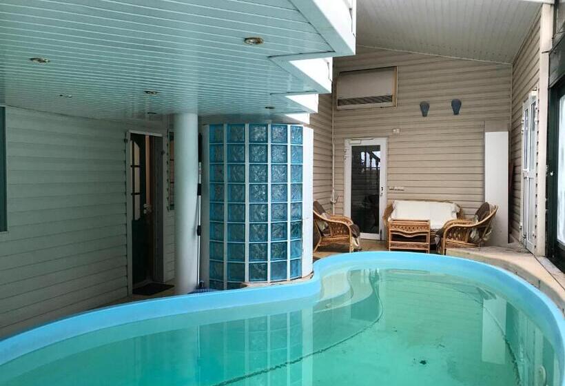 سوئیت 2 خوابه, Guest House Krista