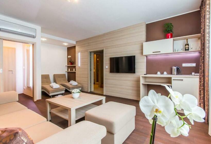 침실 1개 디럭스 아파트, Krystal