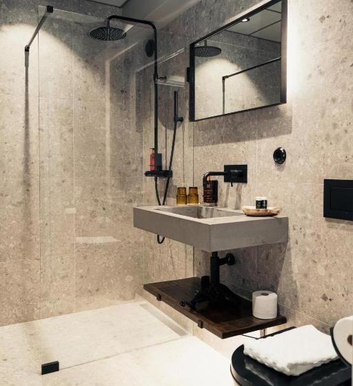 חדר בסיסי, Ocean