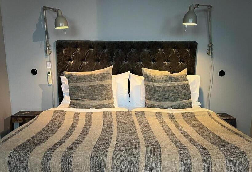 חדר משפחתי, Ocean