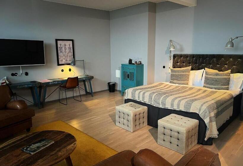 חדר משפחתי, Ocean