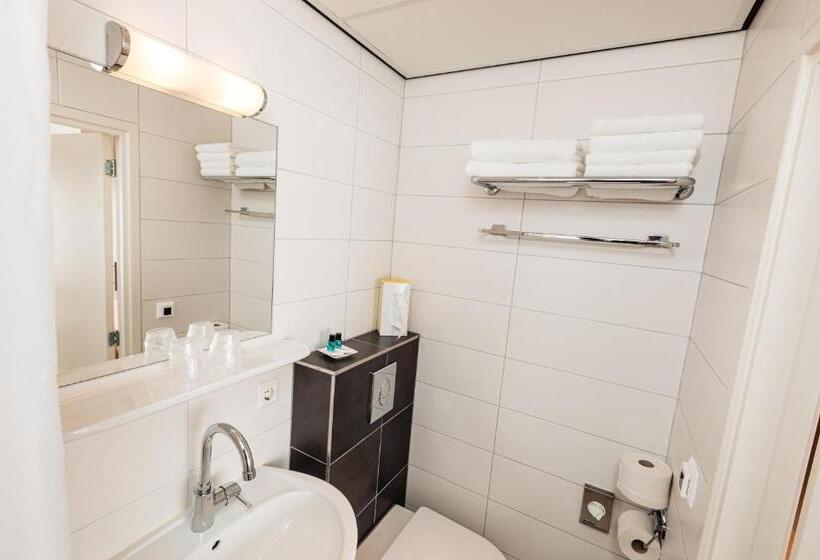 标准工作室, Sleeping By Van Beelen