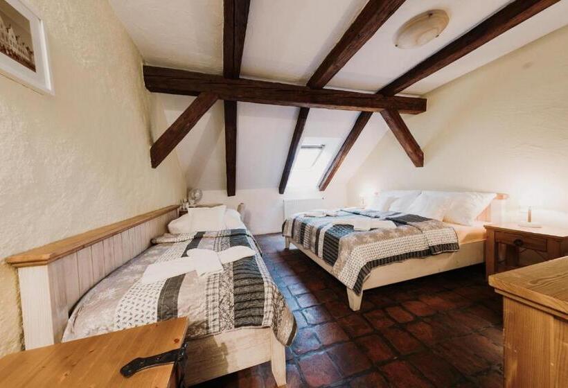 חדר סטנדרט לשלושה, U Hrabenky