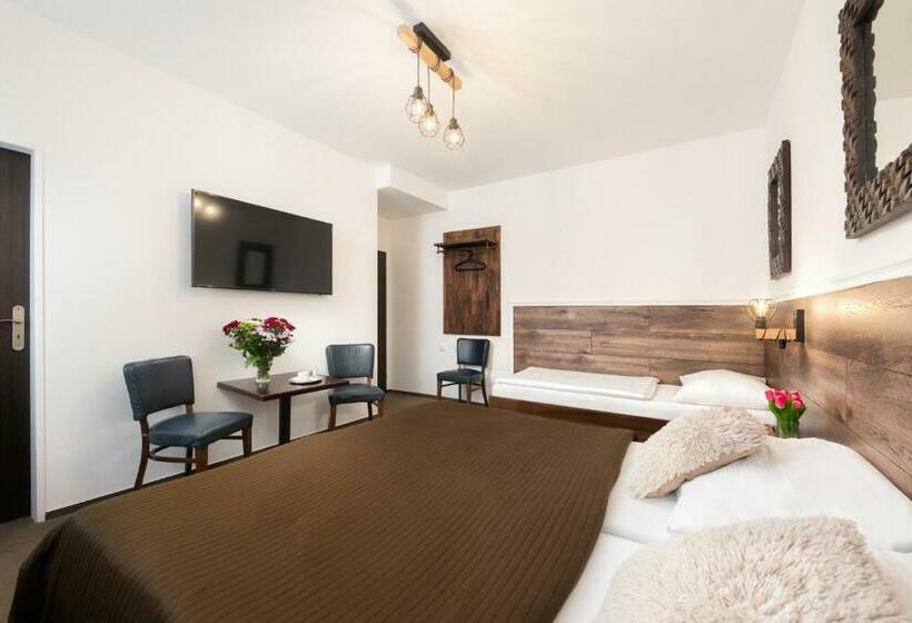 חדר סטנדרט לשלושה, U šuláka