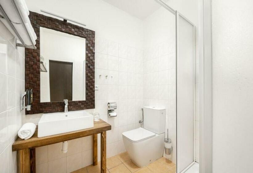 חדר סטנדרט לשלושה, U šuláka