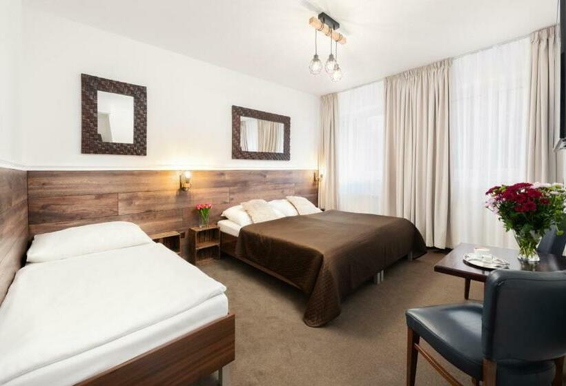 חדר סטנדרט לשלושה, U šuláka