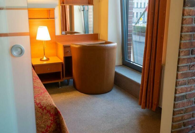 سوییت لوکس, Vaidila