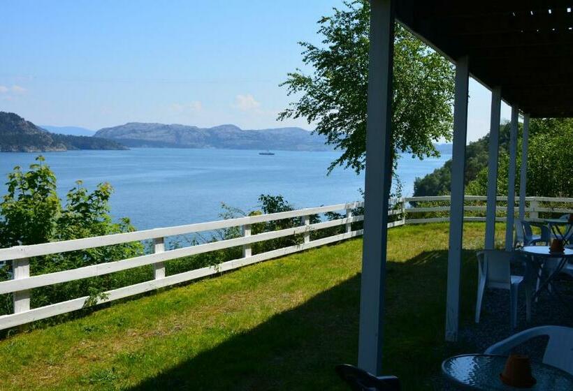 غرفة قياسية مطلّة علي البحر, Langenuen Motel & Camping