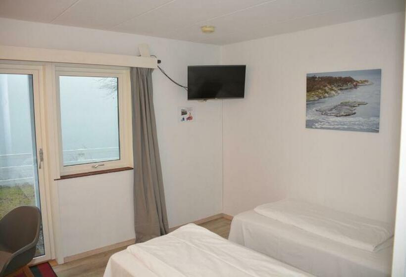 غرفة قياسية مطلّة علي البحر, Langenuen Motel & Camping