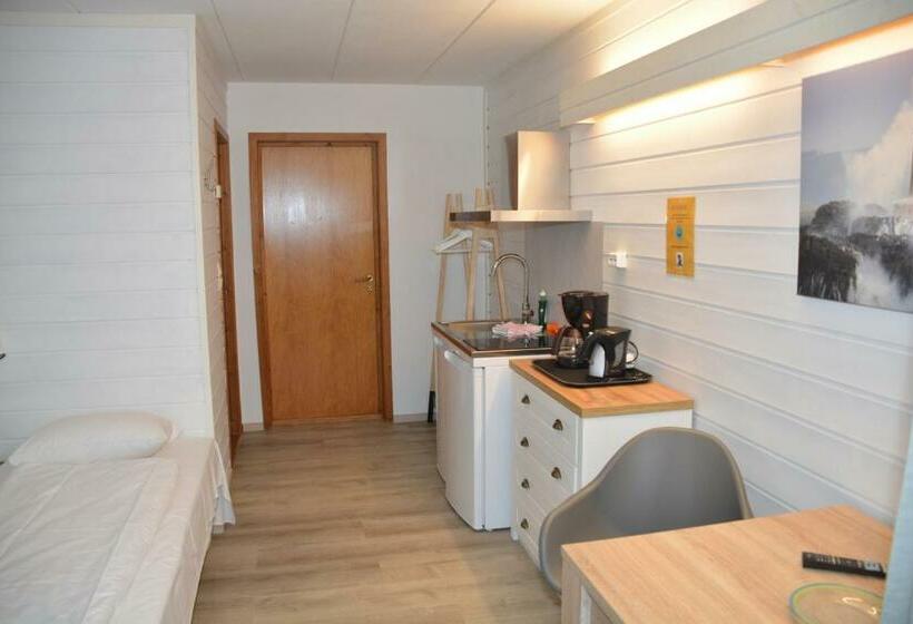 غرفة قياسية مطلّة علي البحر, Langenuen Motel & Camping