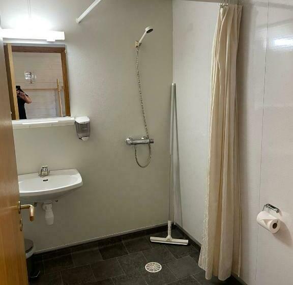 غرفة قياسية مطلّة علي البحر, Langenuen Motel & Camping