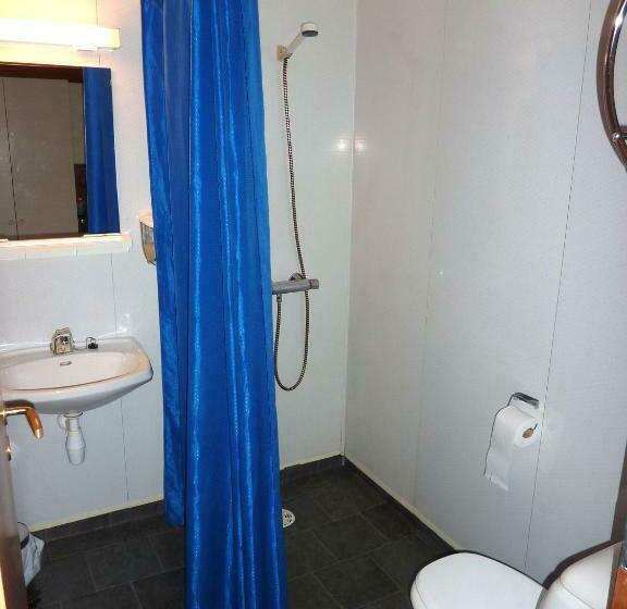 غرفة قياسية مطلّة علي البحر, Langenuen Motel & Camping