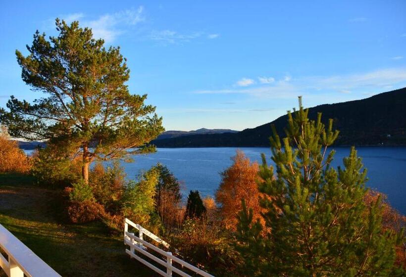 غرفة قياسية مطلّة علي البحر, Langenuen Motel & Camping