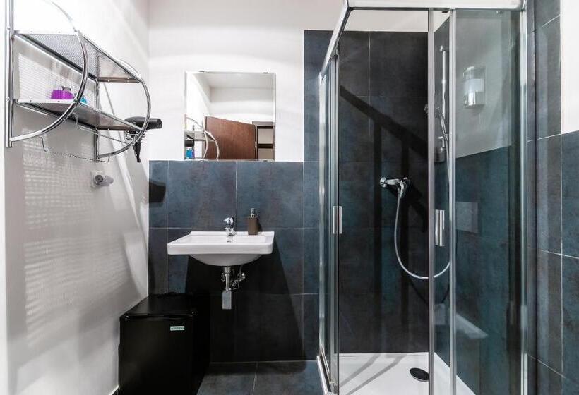 شقة غرفتين, Vv Hotel & Apartments