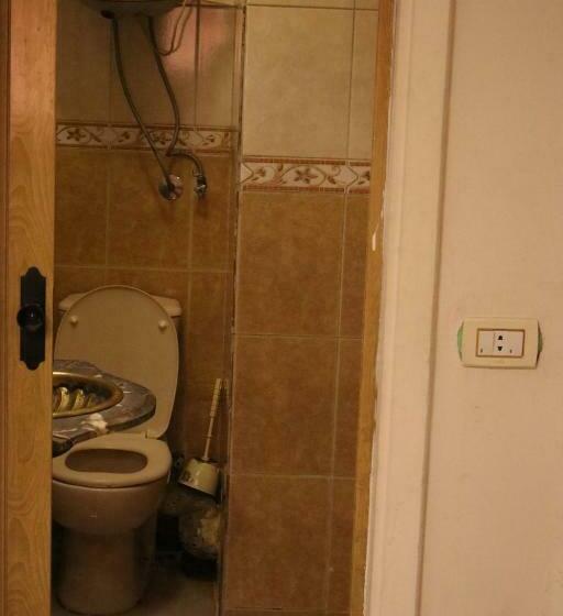 اتاق استاندارد, Wake Up! Cairo Hostel