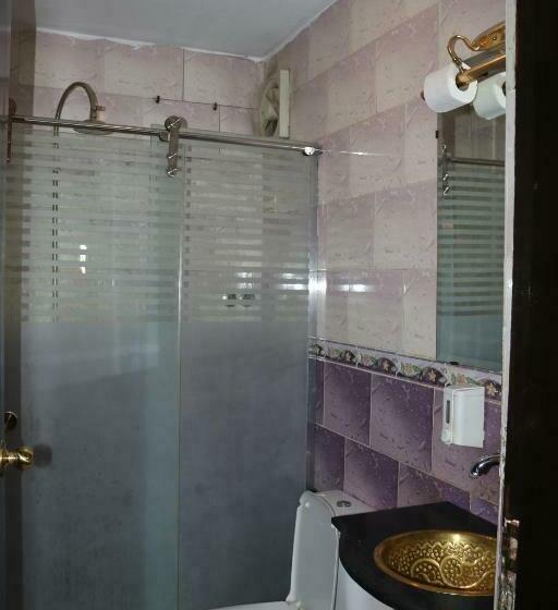 اتاق استاندارد با سرویس بهداشتی مشترک, Wake Up! Cairo Hostel