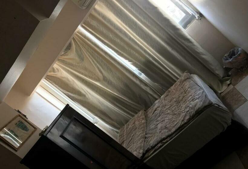 اتاق استاندارد با سرویس بهداشتی مشترک, Wake Up! Cairo Hostel