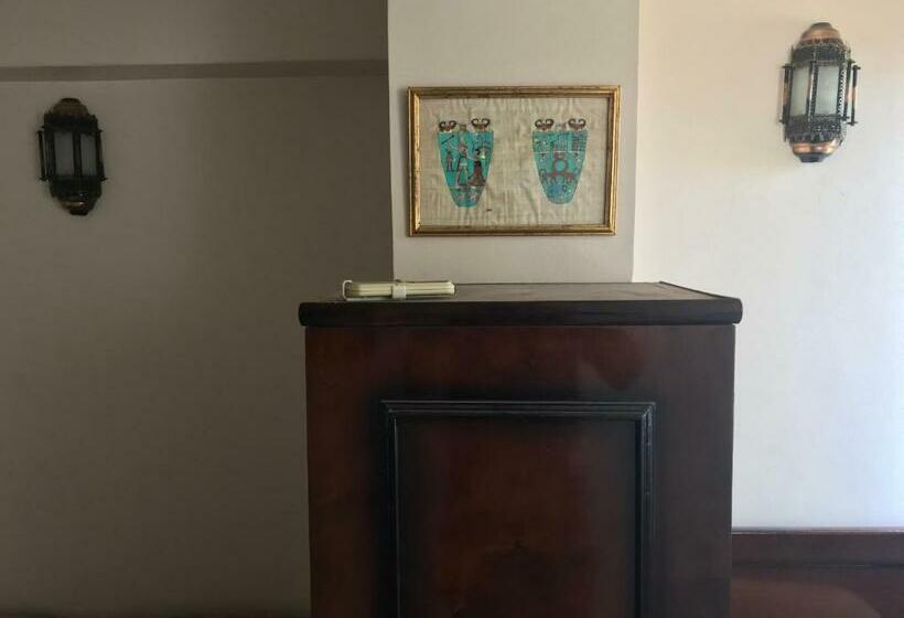 اتاق استاندارد با سرویس بهداشتی مشترک, Wake Up! Cairo Hostel