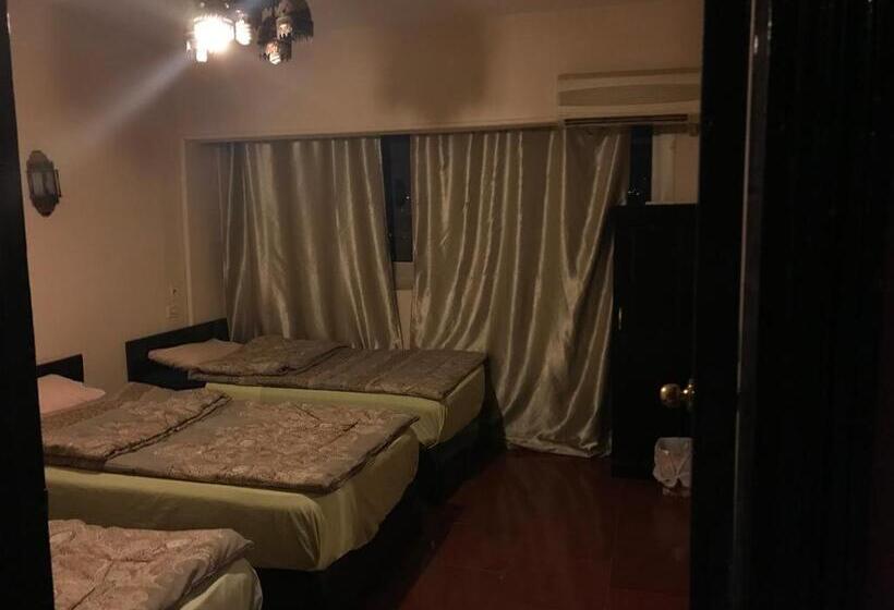 اتاق استاندارد سه تخته با سرویس بهداشتی مشترک, Wake Up! Cairo Hostel