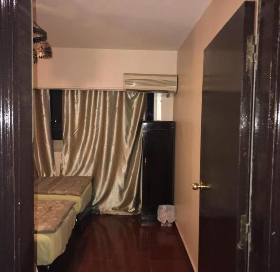 اتاق استاندارد سه تخته با سرویس بهداشتی مشترک, Wake Up! Cairo Hostel