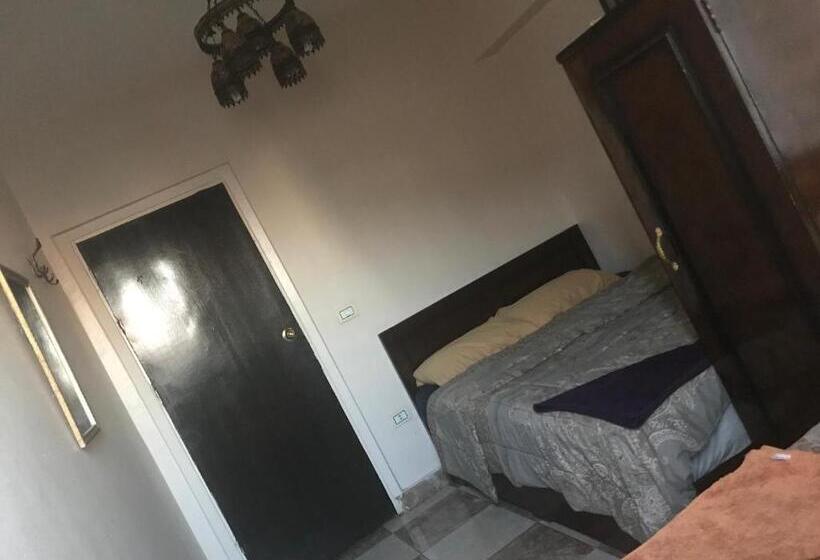 اتاق استاندارد با سرویس بهداشتی مشترک, Wake Up! Cairo Hostel