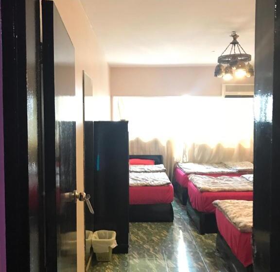 تختخواب در اتاق مشترک, Wake Up! Cairo Hostel