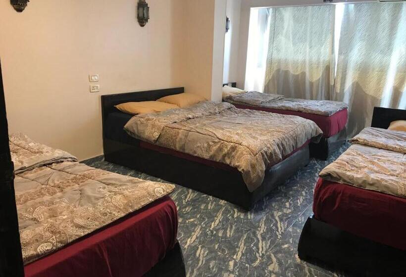 اتاق استاندارد چهارنفره با سرویس بهداشتی مشترک, Wake Up! Cairo Hostel