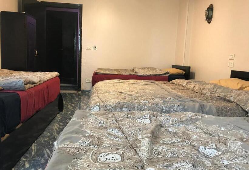 اتاق استاندارد چهارنفره با سرویس بهداشتی مشترک, Wake Up! Cairo Hostel