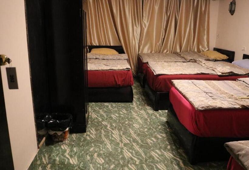 اتاق خانوادگی با سرویس بهداشتی مشترک, Wake Up! Cairo Hostel