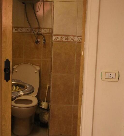 اتاق لوکس, Wake Up! Cairo Hostel