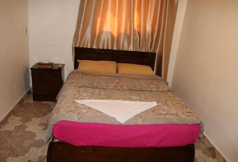 اتاق لوکس, Wake Up! Cairo Hostel